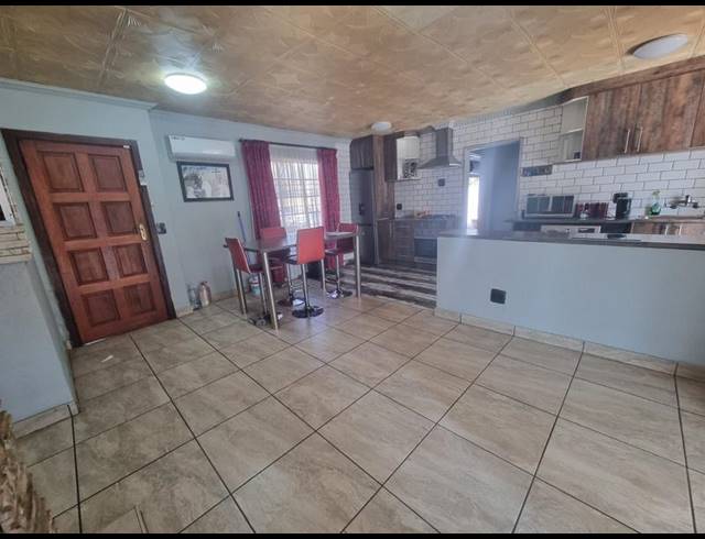 5 BEDROOM HOUSE FOR SALE IN ALBERTSDAL